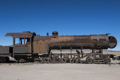 Der berühmte Eisenbahnfriedhof in Uyuni / Bolivien - CAVF87747