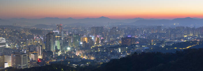 View of Seoul at dawn, Seoul, South Korea, Asia - RHPLF16971