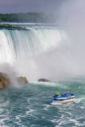 Horseshoe Falls, Maid of the Mist Bootstour, Niagara Falls, Ontario, Kanada, Nordamerika - RHPLF17001