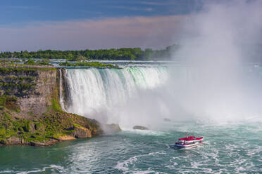 Horseshoe Falls, Hornblower Bootstour, Niagara Falls, Ontario, Kanada, Nordamerika - RHPLF17003