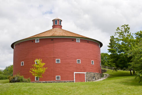 1901 Round Barn, Shelburne Museum, Shelburne, Vermont, Neuengland, Vereinigte Staaten von Amerika, Nordamerika - RHPLF17104