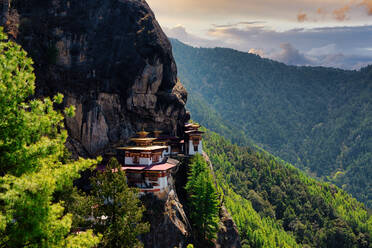 Das berühmte Kloster Paro Taktsang (Tiger's Nes) in Bhutan, Himalaya, Asien - RHPLF17152