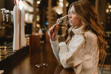 Stylish woman drinking wine in bar - ADSF07392