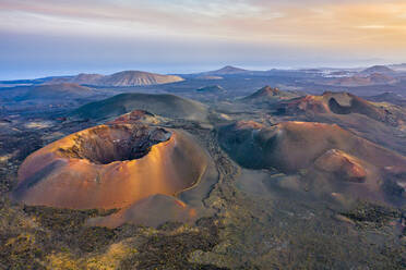 Vulkane im Timanfaya-Nationalpark, Lanzarote, Kanarische Inseln, Spanien, Atlantik, Europa - RHPLF17180