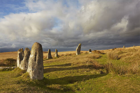 Alte prähistorische stehende Steine in einem Steinkreis, Scorhill Stone Circle, Dartmoor National Park, Devon, England, Vereinigtes Königreich, Europa - RHPLF17214