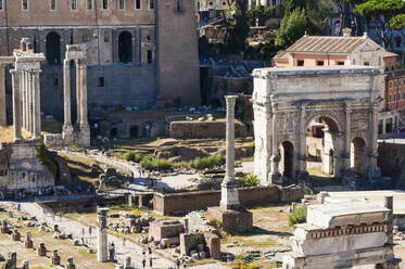 Column of Phocas, Arch of Septimius Severus, Roman Forum, seen from Palatine Hill, UNESCO World Heritage Site, Rome, Lazio, Italy, Europe - RHPLF17222