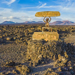 Nationalpark Timanfaya, Eingangsschild des Nationalparks, Lanzarote, Kanarische Inseln, Spanien, Atlantik, Europa - RHPLF17229