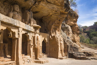 In den Felsen des Gwalior Forts gehauene Jain-Bilder, Gwalior, Madhya Pradesh, Indien, Asien - RHPLF17243