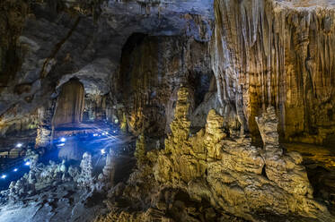 Colourful Paradise cave, Phong Nha-Ke Bang National Park, UNESCO World Heritage Site, Vietnam, Indochina, Southeast Asia, Asia - RHPLF17275