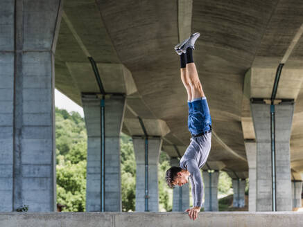 Young man doing acrobatics - STSF02591