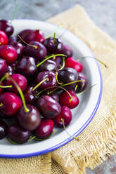 Cherries in enamel bowl - GIOF08656