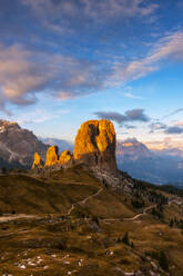 Sonnenuntergang über den 5 Torri-Dolomiten in Cortina d'Ampezzo, Venetien, Italien - CAVF88011
