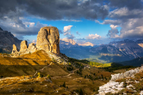 Sonnenuntergang über 5 Torri in Cortina d'Ampezzo, Dolomiten, Venetien, Italien - CAVF88013