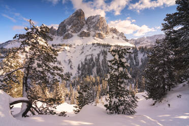 Sass de Putia bei Sonnenuntergang in der Wintersaison, Erbe-Pass im Trentino, Italien - CAVF88014