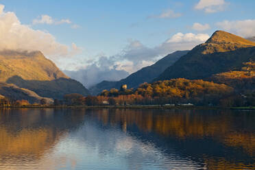 Lake Llyn Padarn at Snowdonia National Park - CAVF88044