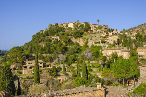 Spanien, Mallorca, Deia, Bergdorf in der Serra de Tramuntana, lizenzfreies Stockfoto