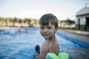 Smiling boy against swimming pool - GRCF00331