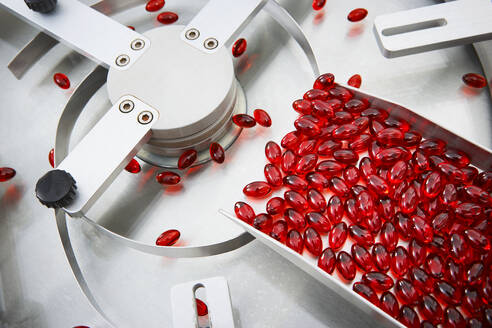 Process and packaging manufacturing tablets and pills industrially for the medical and healthcare sector - ADSF09462