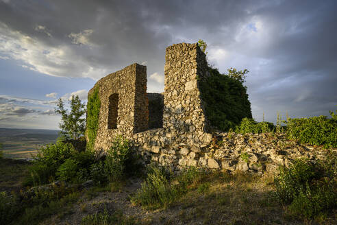 Deutschland, Baden-Württemberg, Kapellenruine der Burg Magdeberg - ELF02178