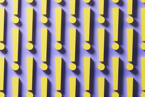 Dreidimensionales Muster aus Reihen von gelben Ausrufezeichen - DRBF00186