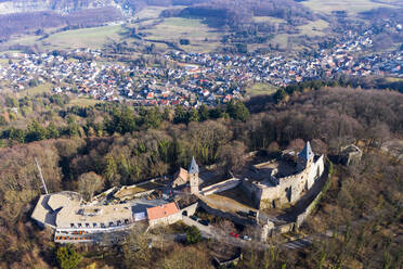 Deutschland, Hessen, Eberstadt, Luftaufnahme der Burg Frankenstein im Herbst - AMF08350