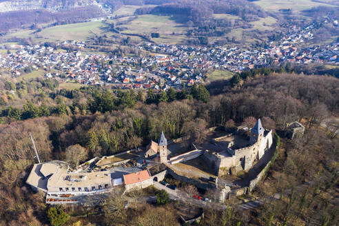 Deutschland, Hessen, Eberstadt, Luftaufnahme der Burg Frankenstein im Herbst - AMF08350