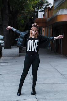 Woman dancing in Mexico City - JMPF00309