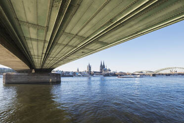 Deutschland, Nordrhein-Westfalen, Köln, Unterseite der Severinsbrücke - GWF06704