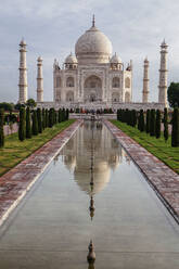 Das berühmte Taj Mahal, eines der sieben Weltwunder. - CAVF88178