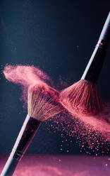 Make-up brush with p powder explosion - CAVF88344