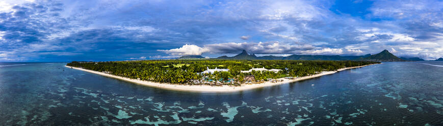 Mauritius, Black River, Flic-en-Flac, Helikopter-Panorama des Küstendorfs im Sommer - AMF08406