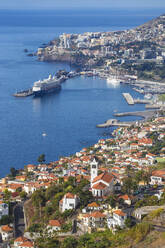 Blick auf die Kirche und den Hafen von Sao Goncalo, Funchal, Madeira, Portugal, Atlantik, Europa - RHPLF17302