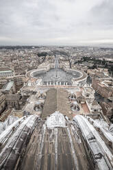 Der Petersplatz vom Petersdom aus, UNESCO-Weltkulturerbe, Vatikan, Rom, Latium, Italien, Europa - RHPLF17353