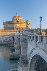 Engelsbrücke (Ponte Sant'Angelo) und Engelsburg (Castel Sant'Angelo), UNESCO-Weltkulturerbe, Rom, Latium, Italien, Europa - RHPLF17357