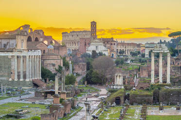 Forum bei Sonnenaufgang, UNESCO-Weltkulturerbe, Rom, Latium, Italien, Europa - RHPLF17368