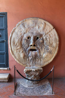 Bocca della Verita (Mund der Wahrheit), Kirche Santa Maria in Cosmedin, Rom, Latium, Italien, Europa - RHPLF17374