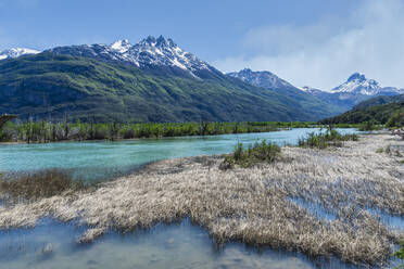 Das Castillo-Gebirge und das breite Tal des Ibanez-Flusses vom Panamerican Highway aus gesehen, Region Aysen, Patagonien, Chile, Südamerika - RHPLF17406