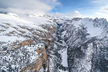 Luftaufnahme Langkofel, Monte Stevia und Cir-Gruppe im Winter, Grödner Tal, Dolomiten, Trentino-Südtirol, Italien, Europa - RHPLF17423