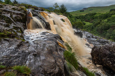 Der Loup of Fintry-Wasserfall am Fluss Endrick, etwa zwei Meilen vom Dorf Fintry entfernt, in der Nähe von Stirling, Schottland, Vereinigtes Königreich, Europa - RHPLF17446