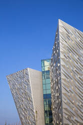 Blick auf das Titanic Belfast Museum, Belfast, Ulster, Nordirland, Vereinigtes Königreich, Europa - RHPLF17455