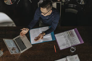 Young man studying from home, using laptop - MFF06030