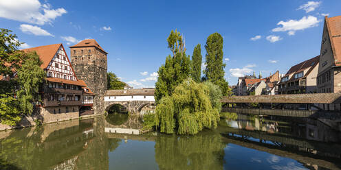 Deutschland, Bayern, Nürnberg, Panorama der Pegnitz, Weinstadel und Wasserturm - WDF06207