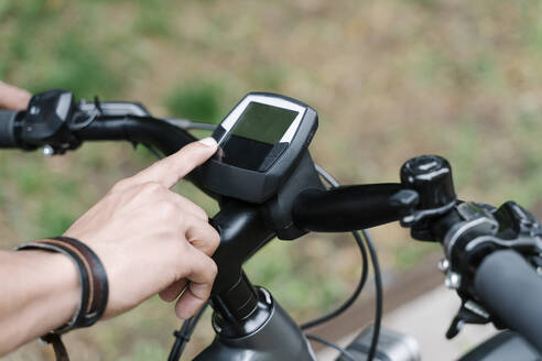 Man using GPS navigator on electric bicycle - RDGF00120