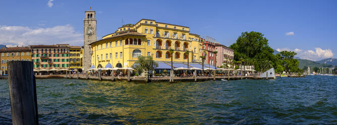 Italy, Trentino, Riva del Garda, Harbor of coastal town in summer - LBF03186