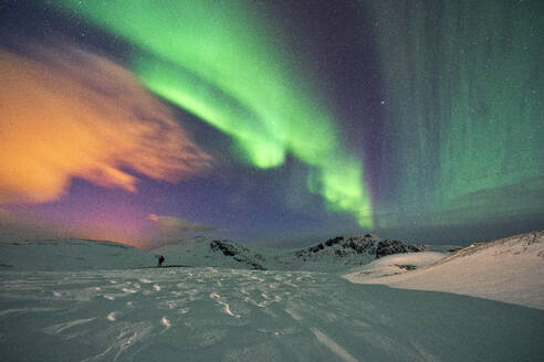 Polarlicht über den Bergen, Finnmark, Norwegen - LOMF01202