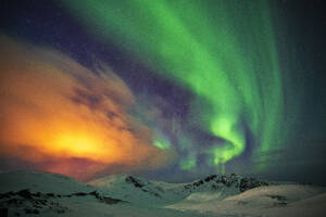 Polarlicht über den Bergen, Finnmark, Norwegen - LOMF01203