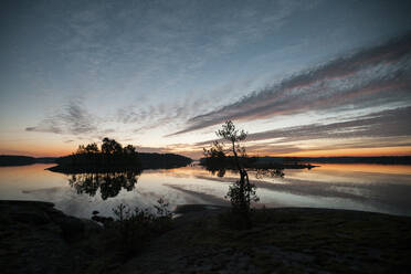 Küstenlandschaft der Insel Bergholmarna in der Morgendämmerung - SAJF00084