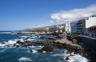 Spain, Canary Islands, Puerto de la Cruz, Playa San Telmo in summer - WWF05393