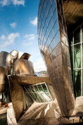 Guggenheim Bilbao Museum bei Tageslicht in Bilbao, Spanien - ADSF12860