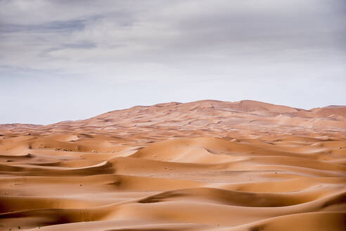 Wüstenlandschaft mit Sandhügeln in Marrakesch, Marokko - ADSF13451